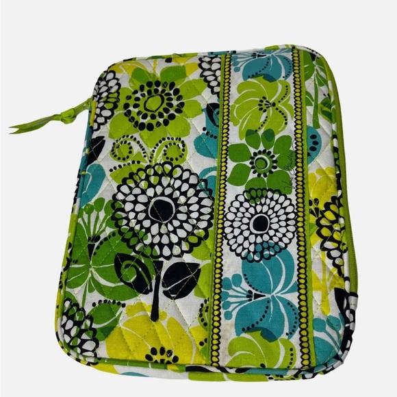 Vera Bradley quilted “Limes Up” retired pattern 2 side zip 8.5x10.5” iPad cover - Picture 2 of 7